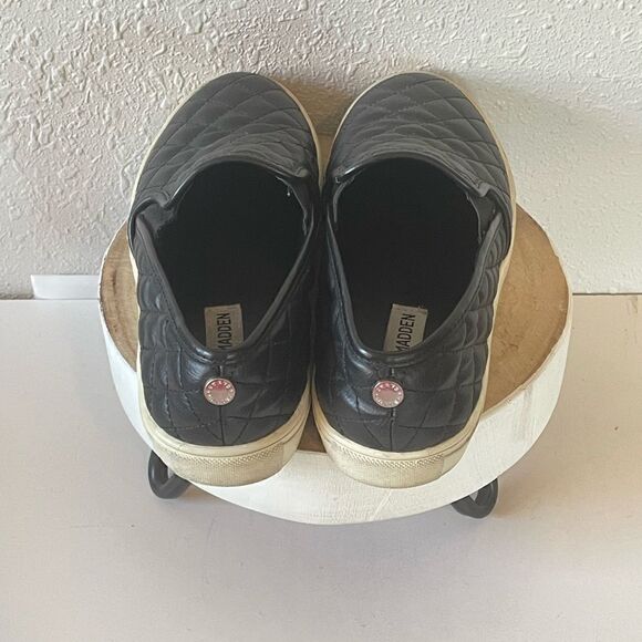 Used Steve Madden Womens Black Ecentrcq Quilted Slip-On Sneaker Size 6M - Picture 2 of 7
